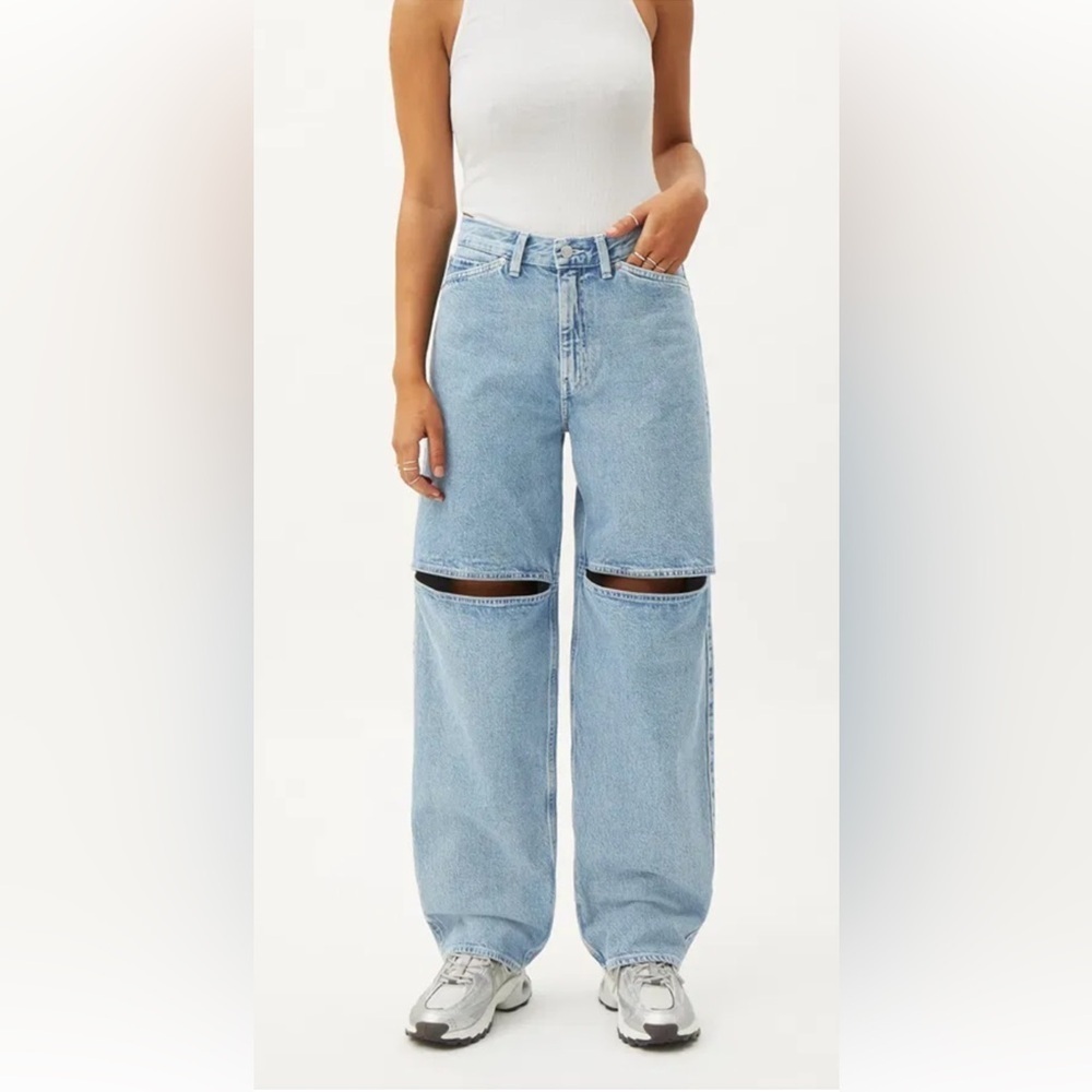 Weekday Women's Light Blue Jeans Size 27